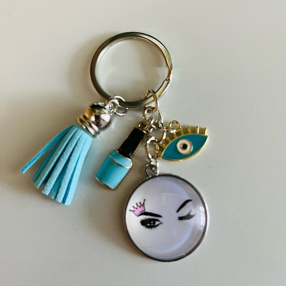 ❌❌SOLD❌❌💥Lot of 3💥Keychains tassel nail polish eye mascara makeup crown red pink - Picture 4 of 11